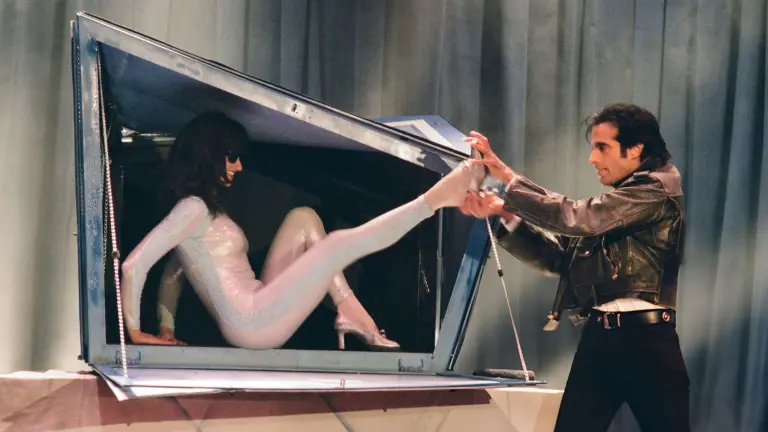 Iluzjonista David Copperfield podczas pokazu iluzji