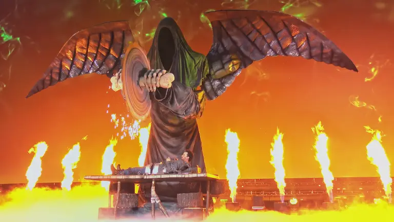 Ehrlich Brothers podczas iluzji przecinania na pół