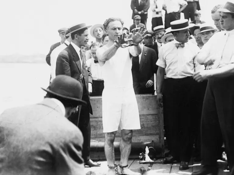 Harry Houdini w kajdankach