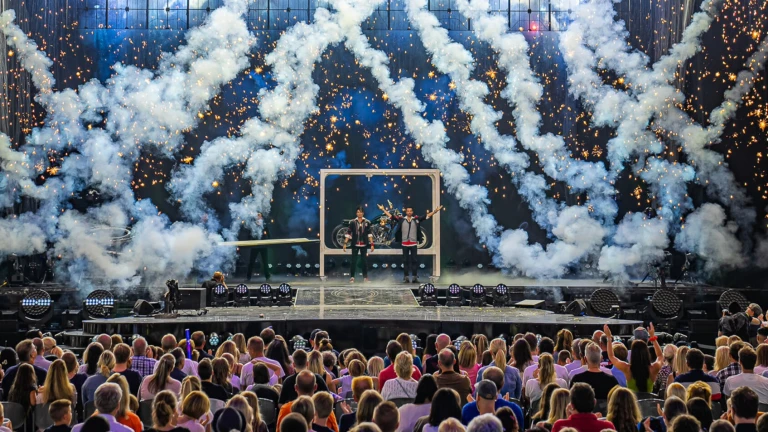 Popularni iluzjoniści podczas przedstawienia