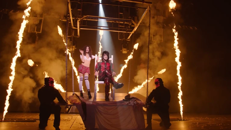 Criss Angel podczas przedstawienia MINDFREAK