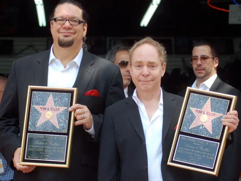 Penn i Teller podczas ceremonii wręczenia gwiazdy w Alei Gwiazd w Los Angeles.
