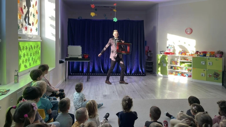 Pokaz iluzji w przedszkolu dla namłodszych dzieci